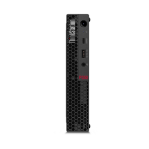 Imagem principal da workstation recondicionada Lenovo ThinkStation P350 Tiny. Esta fotografia em perspetiva frontal foca no design revolucionário de apenas 1 litro de volume, destacando a grelha de ventilação frontal, o botão de energia e as portas de acesso rápido, incluindo USB-C e USB 3.2. Uma micro estação de trabalho de alto rendimento disponível na JANSit, ideal para quem precisa de máxima potência no mínimo espaço.